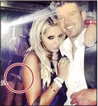  ??  ?? Mirror: With singer Robin Thicke touching her bottom, circled