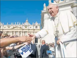  ?? AP ?? ADVERTENCI­A. Contra los riesgos de la “cultura del descarte”.