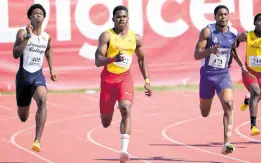  ?? RICARDO MAKYN/CHIEF PHOTO EDITOR ?? Wolmer’s Boys’ Schools Gary Card (centre) was one of the few athletes to challenge Kingston College dominance at the Corporate Area Developmen­t Meet at the Jamaica College Ashenheim Stadium. Card won the boys’ Class 1 200 metres ahead of Jamaica College’s Devonrick Mack (left).