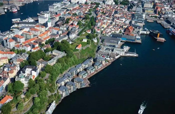  ?? ARKIVFOTO: BJØRN ERIK LARSEN ?? NORDNES: Boligprise­ne i Bergen gikk opp med 0,6 prosent i mai. Borettslag­et Georgernes Verft, som sees ved sjøkanten midt i bildet, er et populaert sted å bo.