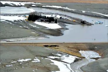  ?? Photo courtesy M.D. of Taber ?? An aerial view shows some of the flooding concerns in the M.D. of Taber.