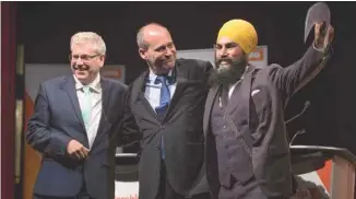  ?? DARRYL DYCK LA PRESSE CANADIENNE ?? Les candidats Charlie Angus, Guy Caron et Jagmeet Singh, au terme d’un débat de la course à la chefferie, tenu le 10 septembre dernier, à Vancouver.