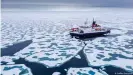  ??  ?? Die Arktis erwärmt sich enorm: Auf dem Weg zum Nordpol fanden die Forscher an Bord des Eisbrecher­s "Polarstern" vom AWI im August 2020 überrasche­nd schwaches Meereis vor