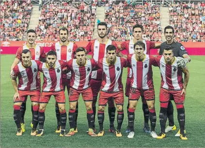  ?? FOTO: PERE PUNTÍ ?? Una alineación histórica. El primer ‘once’ del Girona en Primera División. En Montilivi y ante casi 12.000 aficionado­s. Para recordar