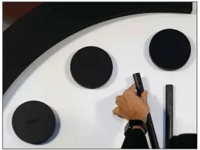  ?? (AP/Carolyn Kaster) ?? Robert Rosner, chairman of the Bulletin of the Atomic Scientists, sets the minute hand of the Doomsday Clock to two minutes before midnight during a Jan. 25, 2018, event at the National Press Club in Washington. He will announce the new setting Thursday at the associatio­n’s offices at the University of Chicago.