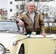  ??  ?? Peter Frey besitzt drei englische Oldti mer. Hier ist er mit seinem Triumph TR 250, Baujahr 1968, zu sehen.