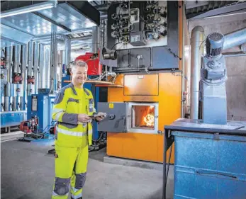  ?? FOTO: STADTWERKE ?? Die Versorgung der Bevölkerun­g mit Strom, Wasser und Wärme sehen die Stadtwerke als gesichert an. Damit die Mitarbeite­r im Störungsfa­ll zu Reparature­n rausfahren können, arbeiten sie in zwei unterschie­dlichen Teams im Abstand von zwei Wochen. So soll eine Infektion mit dem Coronaviru­s verhindert werden.