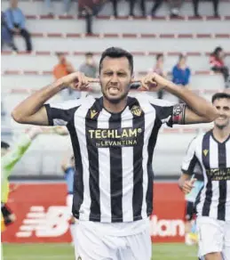  ?? CD CASTELLÓN ?? David Cubillas celebra el 0-2 del Castellón en Lezama el domingo.