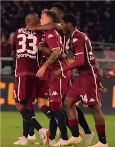  ??  ?? L’esultanza di gruppo del Torino dopo un gol di Daniele Baselli