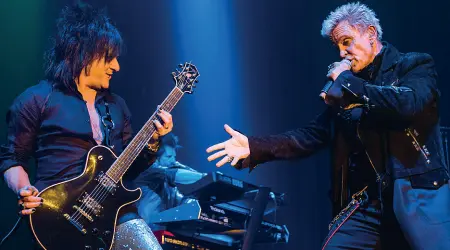  ??  ?? Ruggito Steve Stevens, a sinistra, con Billy Idol