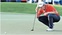  ??  ?? Raised sights: Justin Rose lines up a putt at the DP World Tour Championsh­ip