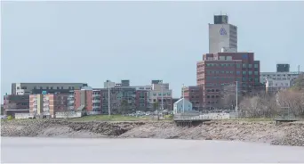  ??  ?? La tour Assomption est l’édifice le plus élevé du centre-ville de Moncton. - Archives