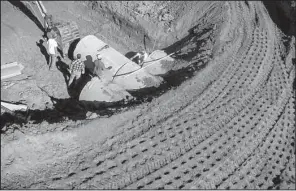  ?? Arkansas Democrat-Gazette/STEPHEN B. THORNTON ?? An aerial view shows workers putting in new drainage pipes beneath the levee near Bigelow in November.