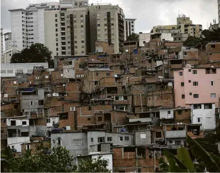  ?? Bruno Rocha - 4.dez.19/Fotoarena/Folhapress ?? Casas da comunidade de Paraisópol­is, na zona sul de São Paulo