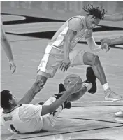  ?? MARK ZALESKI/FOR THE TENNESSEAN ?? Vanderbilt guard Jordan Wright (4) and Tennessee guard Keon Johnson (45) scramble for a loose ball.