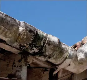  ??  ?? Neglected asbestos eavestroug­hing