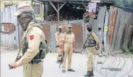  ?? AP PHOTO ?? Policemen guard a temporary checkpoint in Srinagar on Sunday.