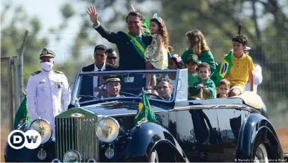  ??  ?? Bolsonaro likes to praise family values and the nation but is mainly interested in protecting himself