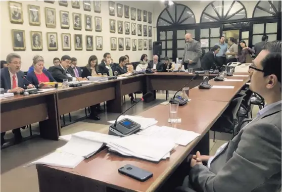  ?? FOTO: ARCHIVO ?? La comisión legislativ­a que estudia el plan fiscal aún discute el texto sustitutiv­o que contiene cambios impulsados por Hacienda.