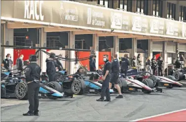  ??  ?? Los monoplazas de la Fórmula E en los boxes de un circuito español por primera vez en la historia.