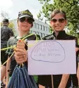  ?? Foto: Tobias Karrer ?? Colin Jung und Julia Krijan sind Teil der Müllpolize­i an der Eichenwald­schule.