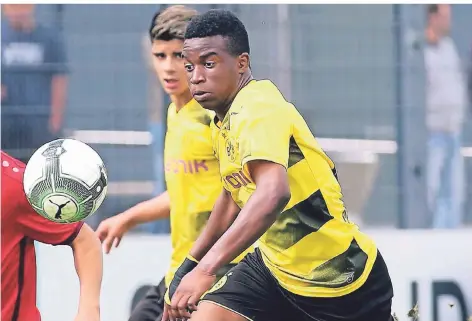  ?? FOTO: DPA ?? Borussia Dortmunds Nachwuchst­alent: Youssoufa Moukoko (15) könnte schon bald in der Bundesliga auflaufen.