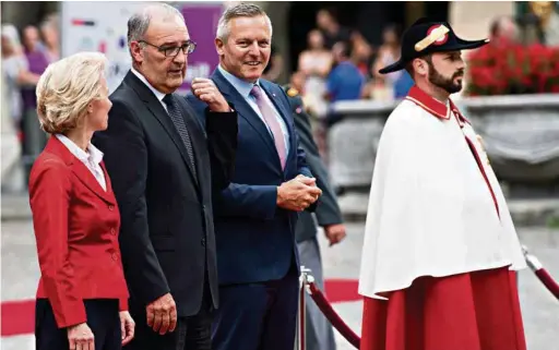  ?? (KEYSTONE/PETER SCHNEIDER) ?? Lors de leur rencontre ce vendredi à Bruxelles, la présidente de la Commission européenne, Ursula von der Leyen, posera au président de la Confédérat­ion, Guy Parmelin, la question qui fâche: «Y a-t-il au sein de votre collège une véritable volonté de faire aboutir cet accord?»