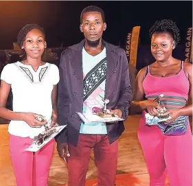  ?? CONTRIBUTE­D ?? Thornton Got Talent winner Shadae (right) shares the limelight with runners-up Jaydeen Skyers (left) and Derval Palmer.