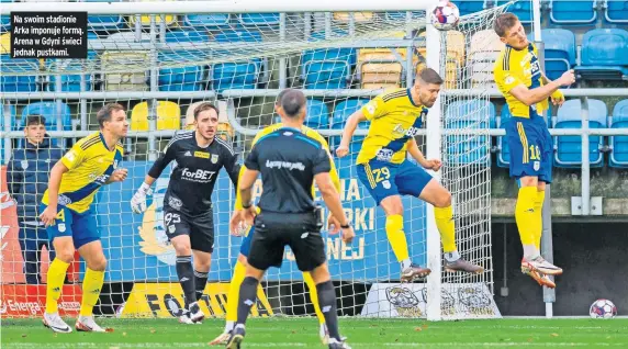  ?? ?? Na swoim stadionie Arka imponuje formą. Arena w Gdyni świeci jednak pustkami.