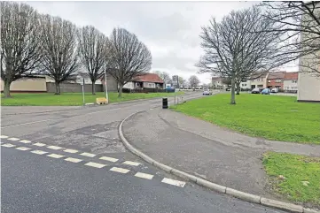  ??  ?? ATTACK: The deckchair assault took place in a garden in Overton Mains, Kirkcaldy.