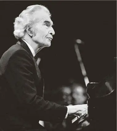  ?? Foto: Getty Images ?? Freiheit fasziniert­e ihn, Rassenglei­chheit – und die Religion. Dave Brubeck bei einem Konzert in Amsterdam im Jahr 1990. In Luxemburg trat er auch mal auf, 2003 im Kulturzent­rum in Sandweiler.