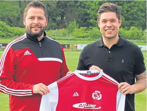  ??  ?? Carnoustie boss Alan McSkimming (left) and new signing Jamie Winter (see below).