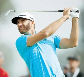  ??  ?? Dustin Johnson ganó el domingo en Riviera para convertirs­e en el vigésimo golfista que ocupa el primer lugar del ‘ranking’.