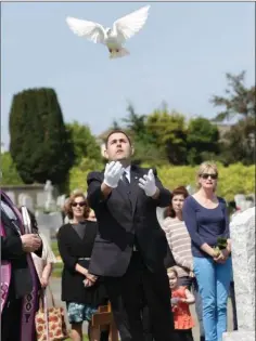  ??  ?? Mark Kinsella from Thomas Murphy & Sons releases a dove at the burial for Baby Alannah.