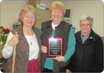  ??  ?? St. Andrew’s Episcopal Church in Yardley was honored last week by Aid For Friends for the church’s longstandi­ng support to the charity that provides meals to shut-ins in a five-county area. Accepting the award (from left) are Peace Baxter, Marcie White...