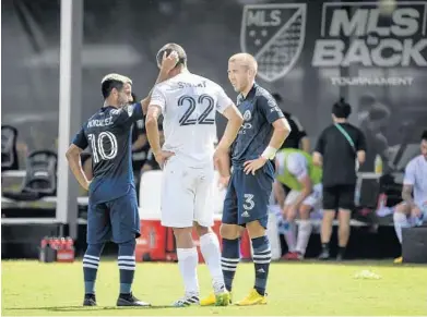  ?? DOUGLAS P. DEFELICE/GETTY ?? New York City FC’s Maximilian­o Moralez, left, and Anton Tinnerholm, right, talk with Inter Miami’s Ben Sweat after Monday’s game.