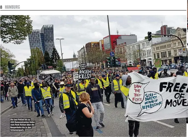  ??  ?? Die laut Polizei bis zu 450 Demonstran­ten liefen vom Park Fiction über die Reeperbahn bis in den Schanzenpa­rk.