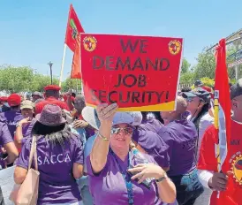  ?? /Reuters ?? Cabin pressure: SAA workers hold placards during a earlier strike over wages and job cuts at SAA headquarte­rs in Kempton Park.