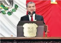  ?? ?? El gobernador Miguel Ángel Riquelme expresó su agradecimi­ento y gratitud a las Fuerzas Armadas durante su Quinto Informe.