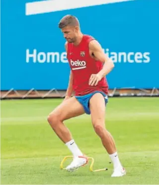  ?? // ABC ?? Gerard Piqué, en el entrenamie­nto del pasado viernes con el Barcelona