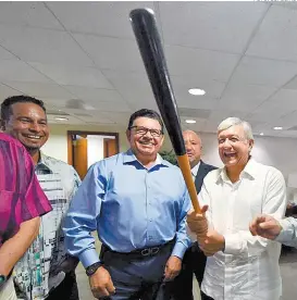  ??  ?? López Obrador y Valenzuela se reunieron en Culiacán