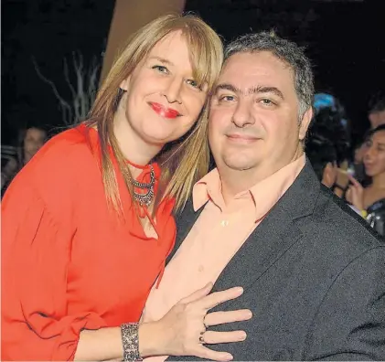  ??  ?? Pareja. El arquitecto Ariel Martín Castelló (42), junto a su esposa Anabella Geist (42). Tenía dos hijos varones.