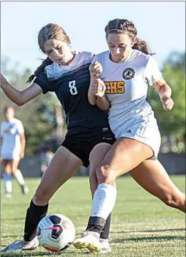  ?? ROD THORNBURG / FOR THE CALIFORNIA­N ?? Stockdale’s Abigail Rogers battles for the ball with a Fresno-Edison player during Wednesday’s Division I Central Section girls soccer first round playoff game.