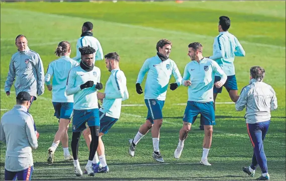  ?? FOTO: EFE ?? El Atlético de Madrid, en el entrenamie­nto de ayer en el Cerro del Espino preparando el choque de esta tarde ante el Mónaco de Radamel Falcao