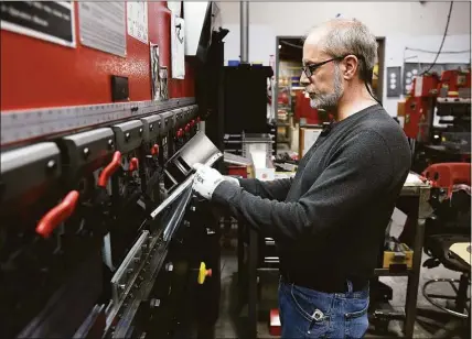  ?? Arnold Gold / Hearst Connecticu­t Media ?? Chuck Bowen makes a grill divider at Kenyon Internatio­nal in Clinton on April 26. Clinton-based Kenyon Internatio­nal is using a partnershi­p with the Boston Red Sox to raise its profile in a market crowded with well-known brands like Weber, Char-Broil, Coleman and Kenmore.