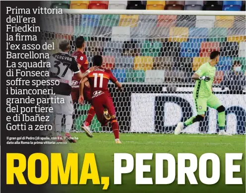  ?? LAPRESSE ?? Il gran gol di Pedro (di spalle, con il n. 11) che ha dato alla Roma la prima vittoria