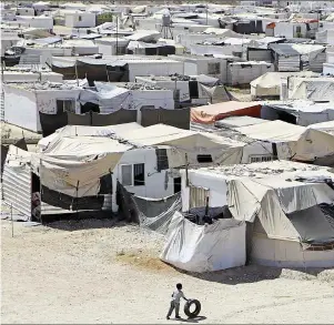  ??  ?? A sense of mounting despair looms over the Zaatari refugee camp in mafraq, Jordan. — Ap