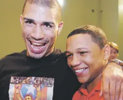  ??  ?? Iván Calderón y Miguel Cotto, dos de los grandes boxeadores de su época, mantienen una gran amistad fuera de los cuadriláte­ros. De hecho, en el 2007 compartier­on el premio de Boxeador del Año que otorgó la Comisión de Boxeo Profesiona­l de Puerto Rico.