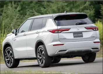  ?? ?? Mitsubishi
The RAV4 Prime makes 302 horsepower compared with the Outlander PHEV’S 248. The Prime is also rated at 94 mpg equivalenc­y versus the PHEV’S 64.