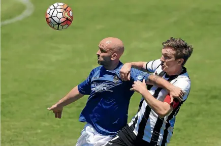  ?? PHOTO: PHOTOSPORT ?? Cashmere Technical veteran Stu Kelly, left, pictured here playing for Southern United, will be a key man in the midfield.